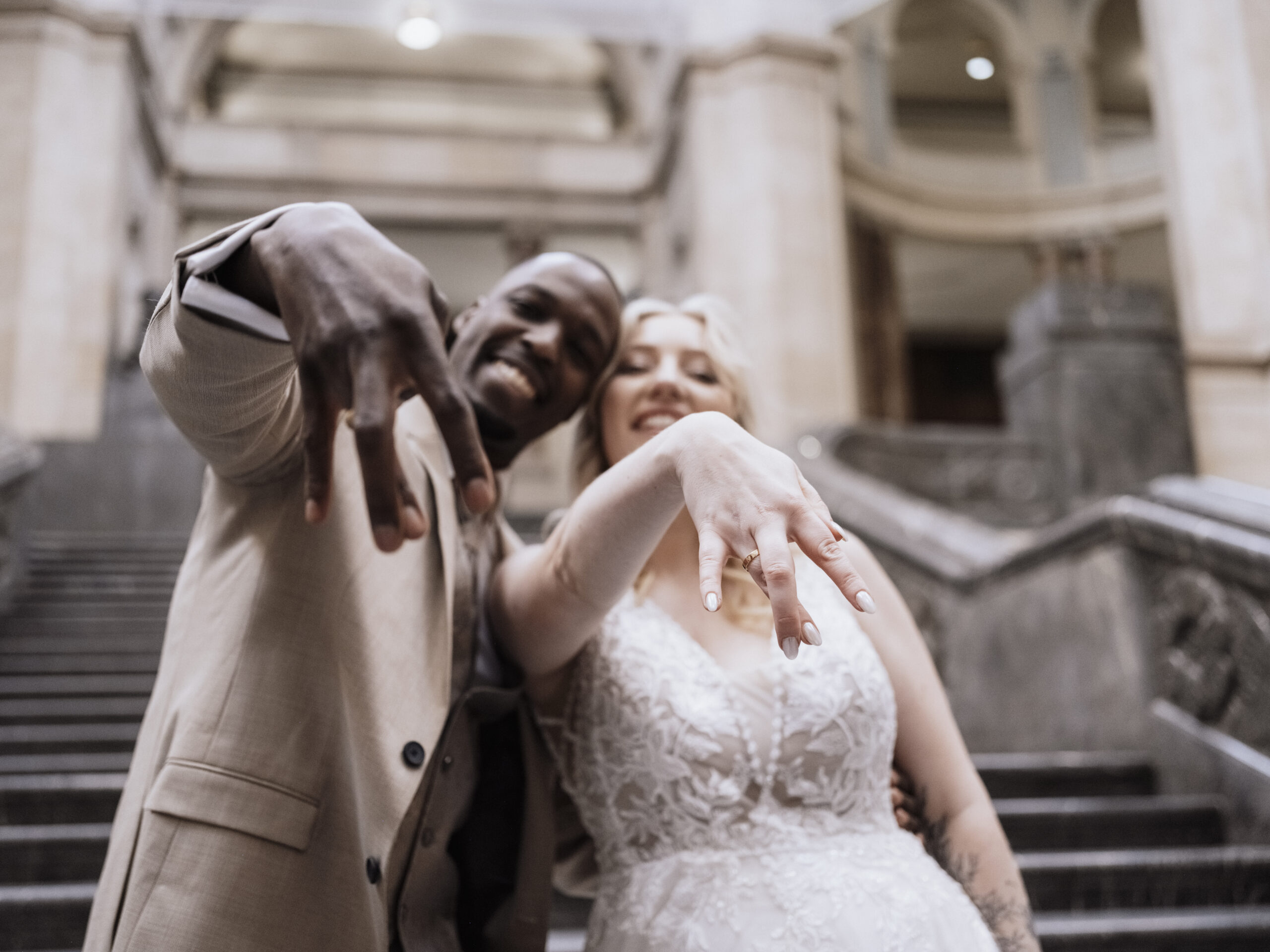 Hochzeitsfotograf in Bremen 27 Ringfoto_Hochzeit_Rathaus_Hannover